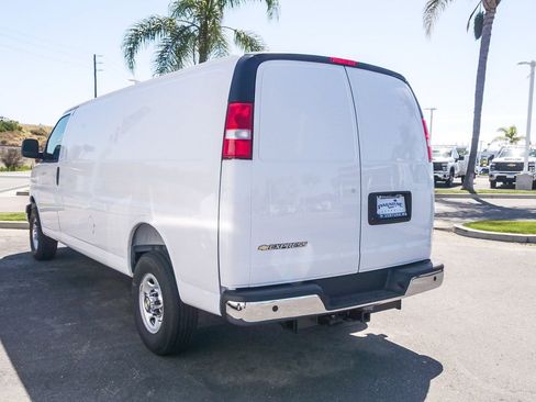 New 2026 Chevrolet Express 3500 Extended w/ Driver Convenience Package RWD image 7