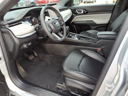 Used 2025 Jeep Compass Limited AWD/4WD image 11