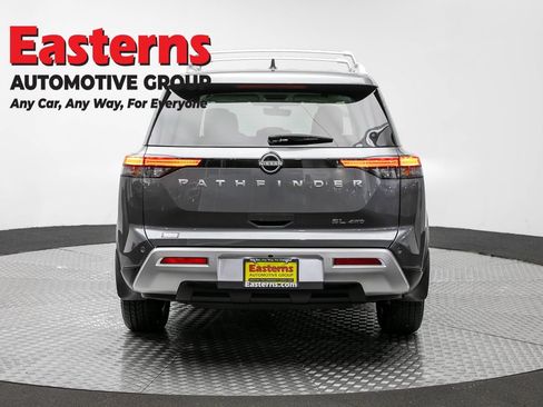 Used 2023 Nissan Pathfinder SL AWD/4WD image 6