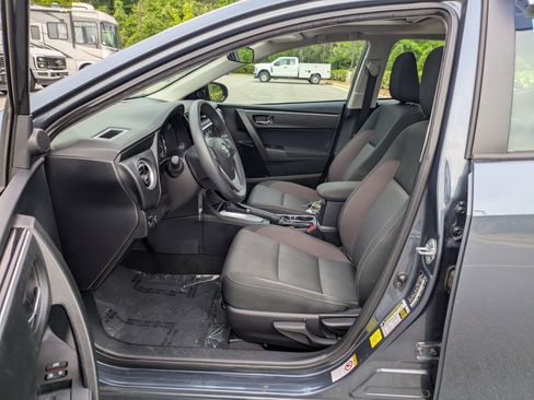 Used 2017 Toyota Corolla LE w/ LE Premium Package w/Moonroof FWD image 12