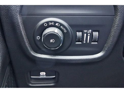 Used 2024 Jeep Grand Cherokee L Limited w/ Black Appearance Package RWD image 23