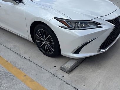 Used 2025 Lexus ES 300h w/ Premium Package