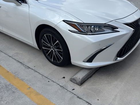 Used 2025 Lexus ES 300h w/ Premium Package FWD image 1