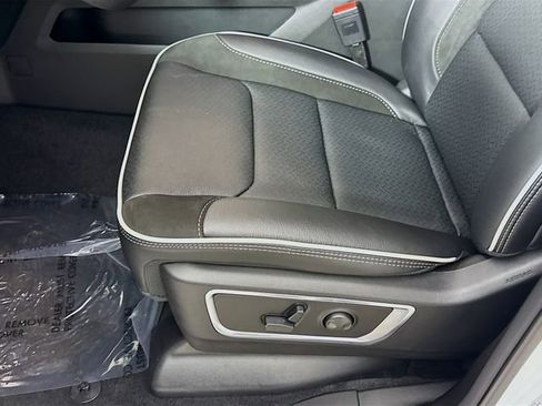 New 2026 RAM 1500 Laramie AWD/4WD image 19