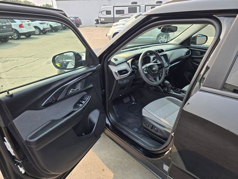 Used 2021 Chevrolet TrailBlazer LT image 19