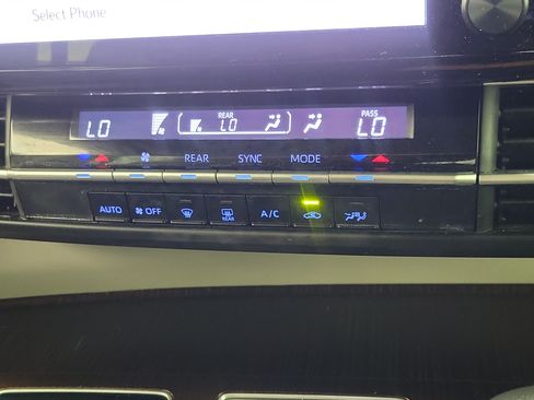 Used 2022 Toyota Sienna LE FWD image 29