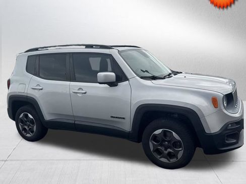 Used 2015 Jeep Renegade Latitude w/ Cold Weather Group II FWD image 1