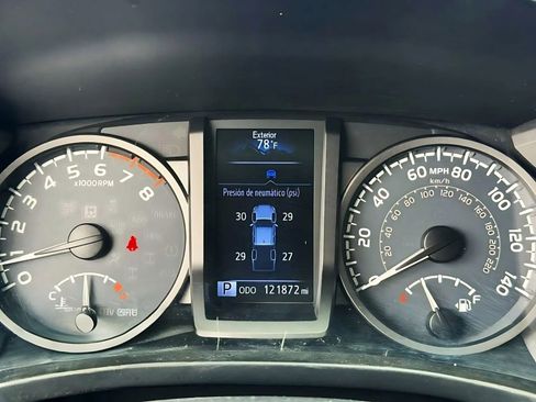 Used 2016 Toyota Tacoma TRD Sport w/ Towing Package image 17