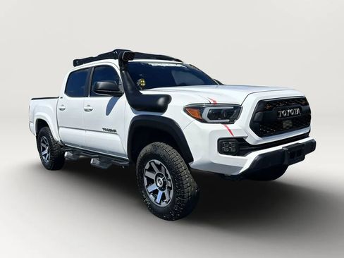 Used 2018 Toyota Tacoma SR5 RWD image 10