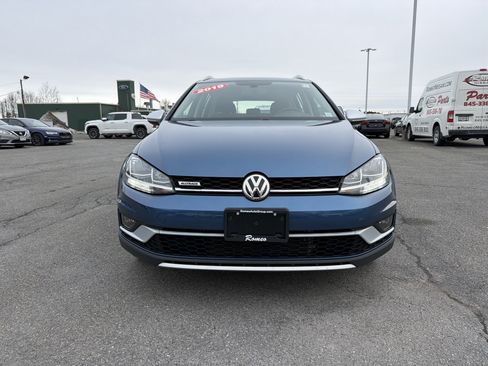 Used 2019 Volkswagen Golf Alltrack SE image 2