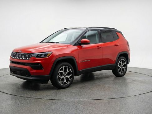 Used 2025 Jeep Compass Limited image 3