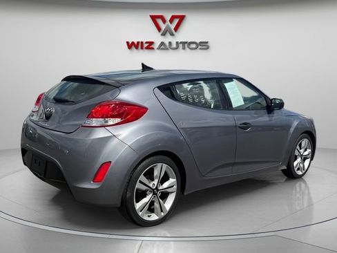 Used 2017 Hyundai Veloster Value Edition image 5