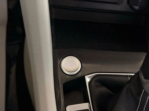 Used 2022 Volkswagen Tiguan SE image 31