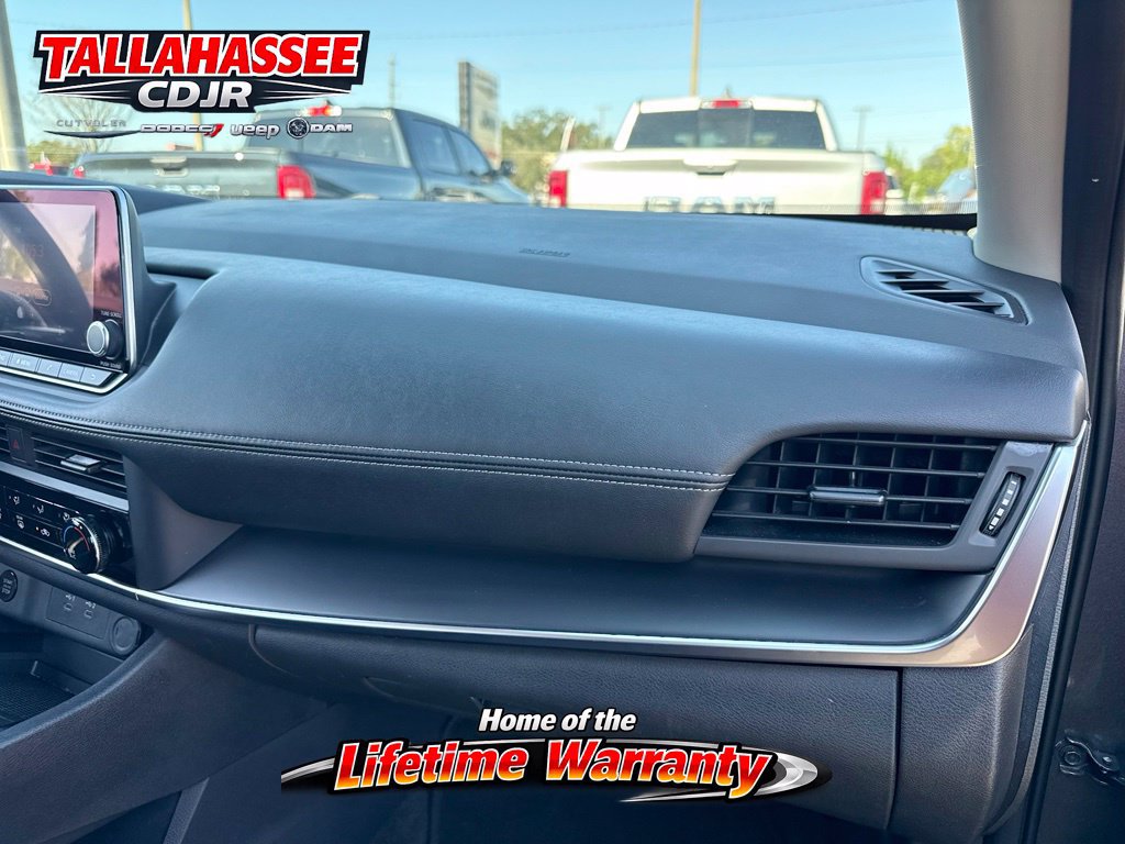Used 2024 Nissan Rogue S AWD/4WD image 40
