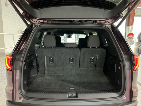 Used 2025 GMC Acadia Elevation image 8