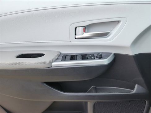New 2026 Toyota Sienna XLE image 17