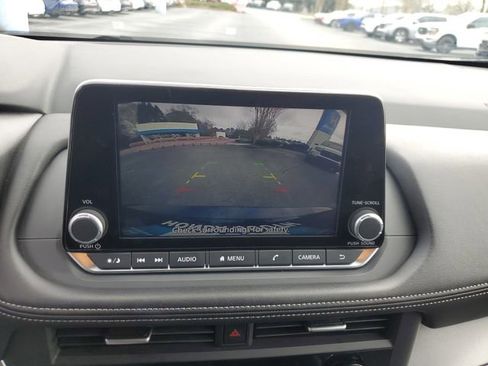 Used 2025 Nissan Rogue SV image 23