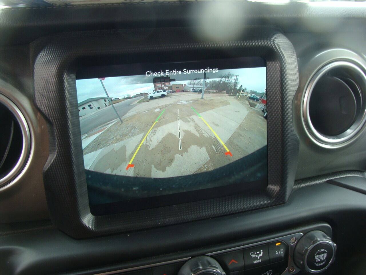 Used 2020 Jeep Wrangler Unlimited Sahara w/ Uconnect 4C Nav & Sound Group AWD/4WD image 10
