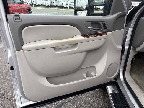 Used 2011 GMC Sierra 2500 SLT w/ Entertainment Package AWD/4WD image 10