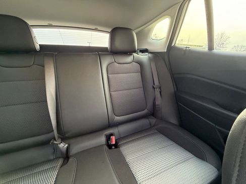 Used 2025 Chevrolet Trax LT w/ LT Convenience Package image 35