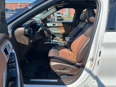 Used 2022 Ford Explorer King Ranch w/ Premium Technology Package RWD image 13