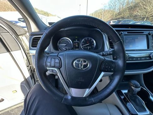 Used 2014 Toyota Highlander Limited image 15