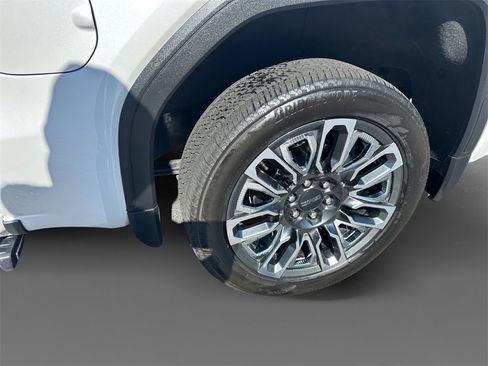 Used 2024 GMC Sierra 1500 Denali Ultimate image 8