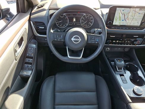 Used 2023 Nissan Rogue SL w/ SL Premium Package image 2