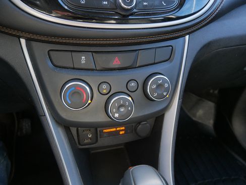 Used 2017 Chevrolet Trax LS image 28