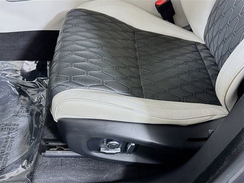 Used 2019 Jaguar F-PACE SVR image 20