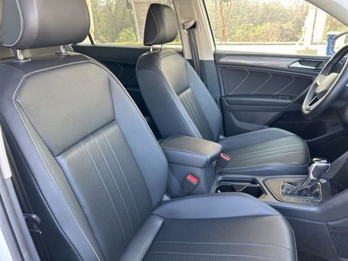 Certified 2024 Volkswagen Tiguan SE image 38