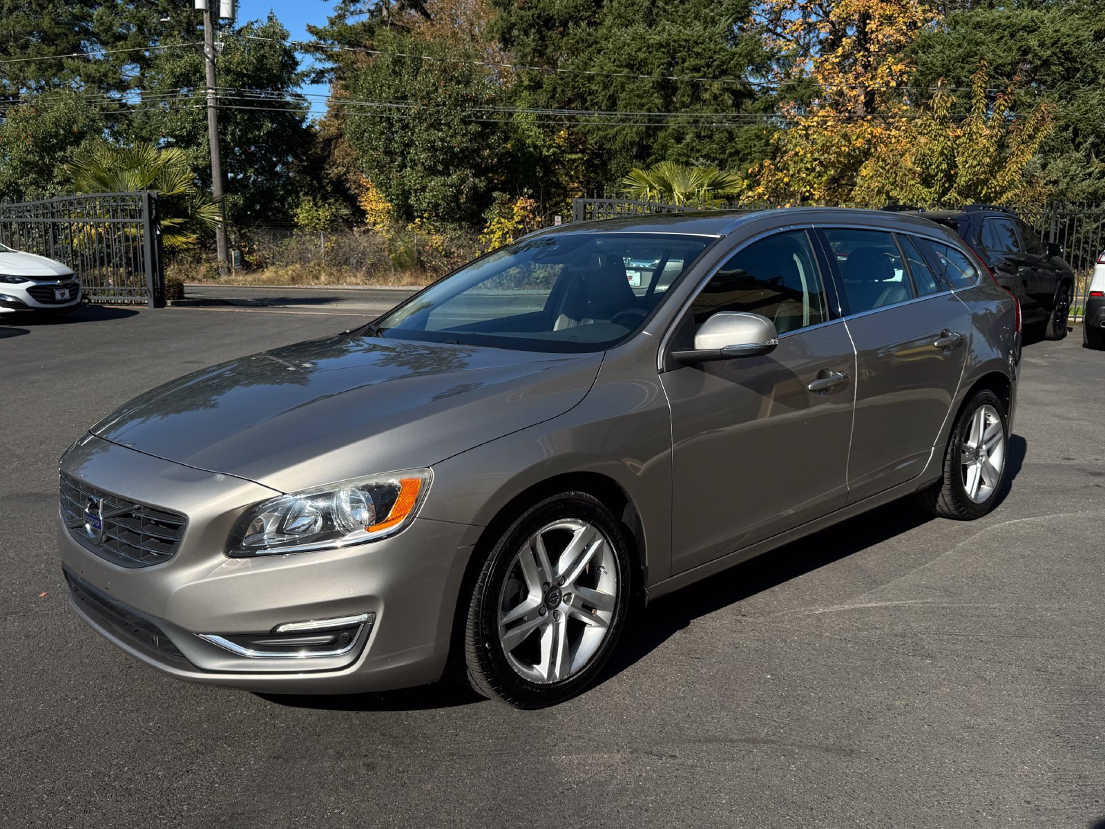 Used 2015 Volvo V60 T5 Premier FWD image 3