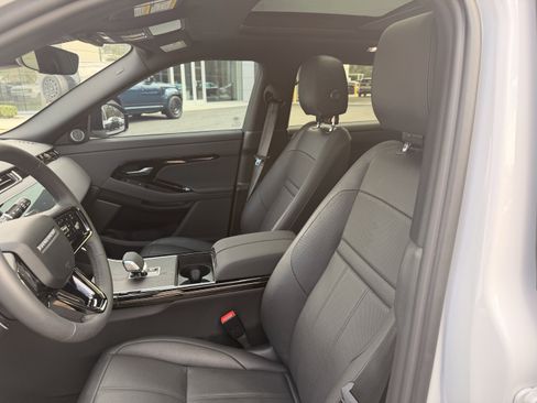 Used 2026 Land Rover Range Rover Evoque Dynamic SE image 8