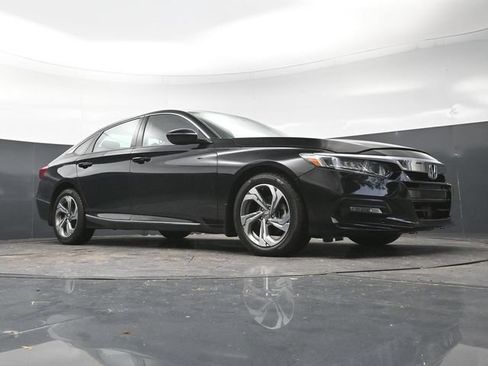 Used 2018 Honda Accord EX image 26