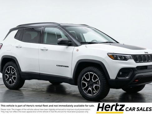 Used 2025 Jeep Compass Trailhawk AWD/4WD image 1