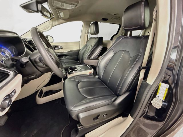 Used 2024 Chrysler Pacifica Touring-L FWD image 20