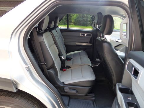 Used 2021 Ford Explorer XLT w/ Equipment Group 202A AWD/4WD image 45