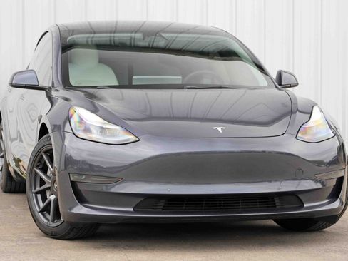Used 2022 Tesla Model 3 image 4