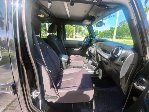 Used 2014 Jeep Wrangler Unlimited Rubicon w/ Connectivity Group AWD/4WD image 36