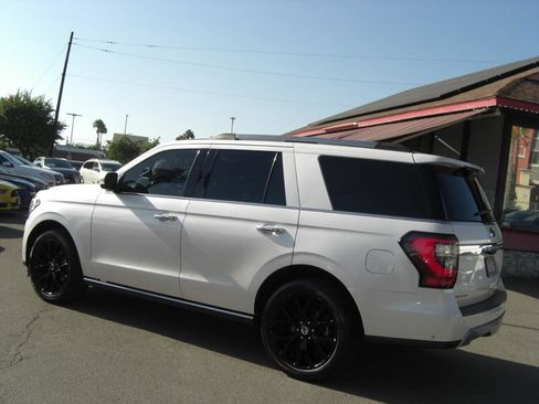Used 2018 Ford Expedition Limited w/ Equipment Group 302A AWD/4WD image 14