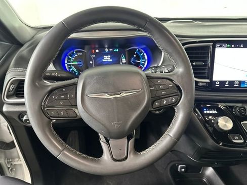 Used 2023 Chrysler Pacifica Touring-L w/ Uconnect Theater Family Group image 14