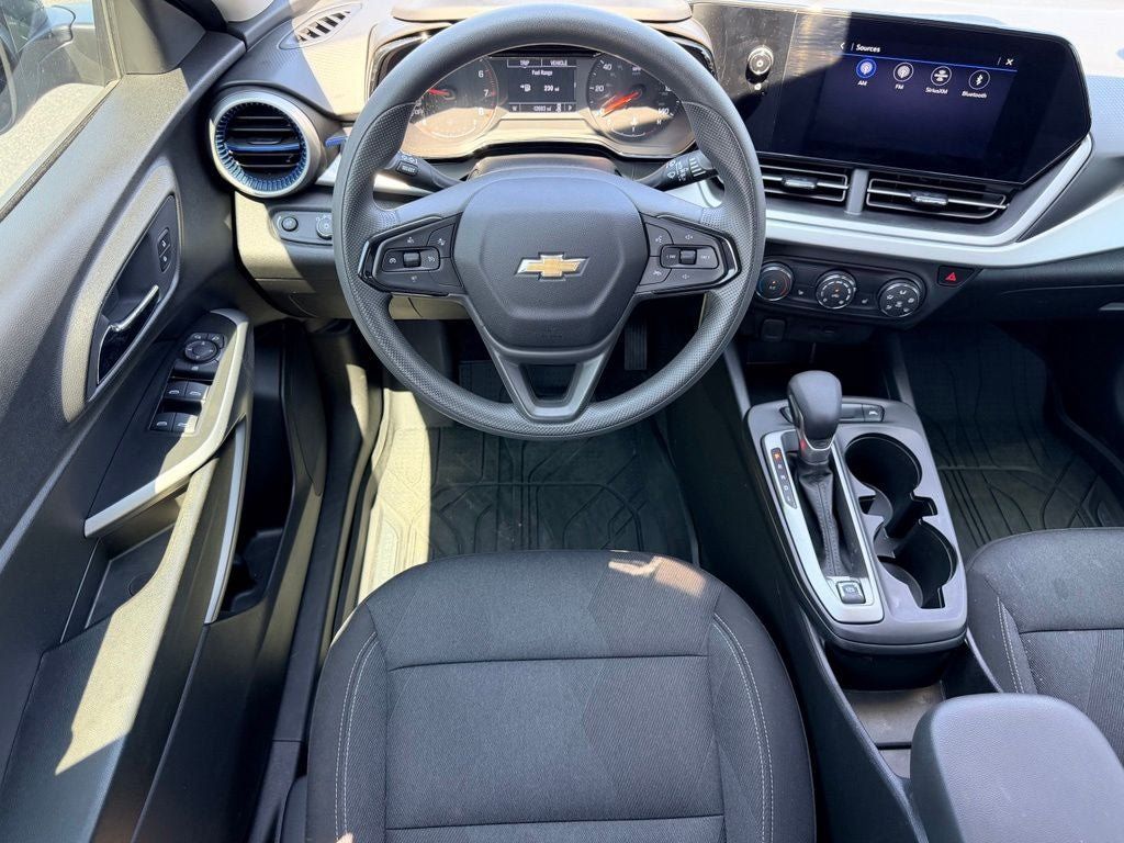 Used 2026 Chevrolet Trax LS w/ LS Convenience Package FWD image 17