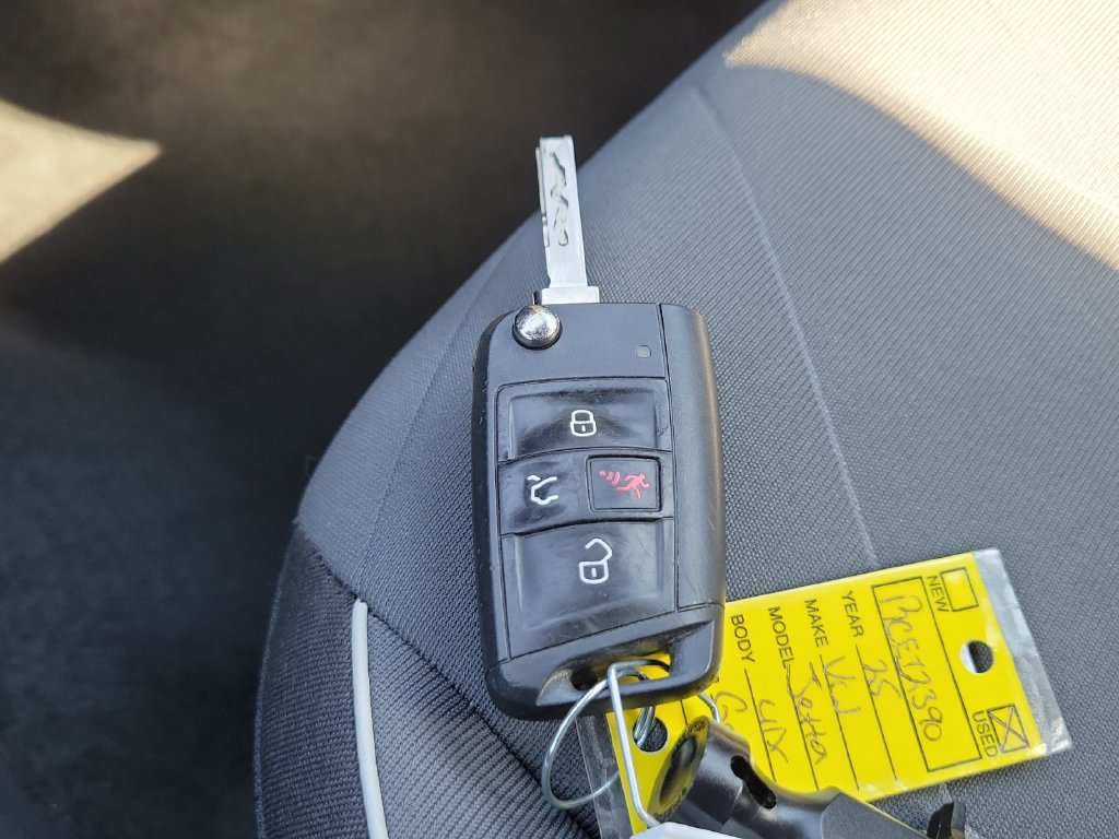 Used 2025 Volkswagen Jetta Sport FWD image 28
