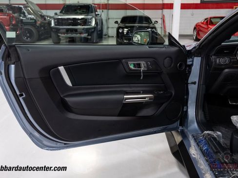 Used 2022 Ford Mustang Shelby GT500 w/ Carbon Fiber Track Pack image 16