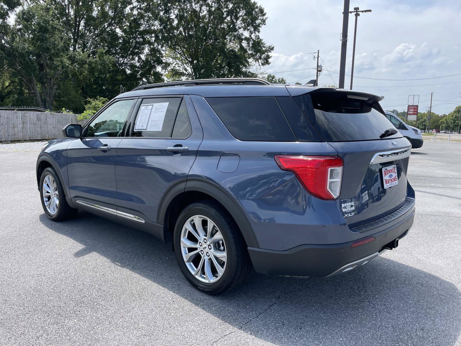 Used 2021 Ford Explorer XLT w/ Equipment Group 202A RWD image 6