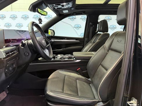 Used 2025 Cadillac Escalade Sport w/ LPO, Floor Liner Package AWD/4WD image 17