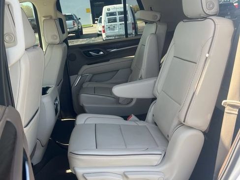 Used 2023 GMC Yukon Denali AWD/4WD image 5