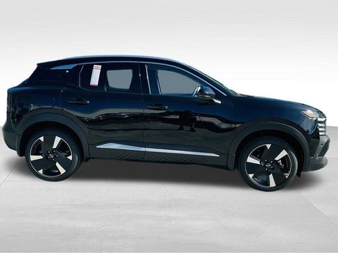 New 2026 Nissan Kicks SR FWD image 9