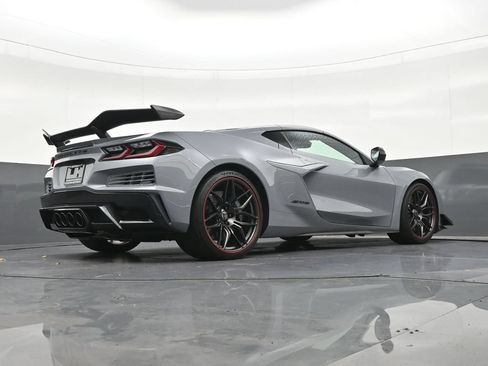 Used 2024 Chevrolet Corvette Z06 w/ Z07 Performance Package RWD image 28