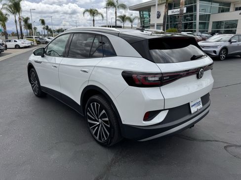 Certified 2023 Volkswagen ID.4 Pro S Plus AWD/4WD image 8